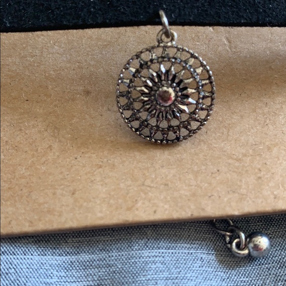 Black and silver chocker - Picture 2 of 3